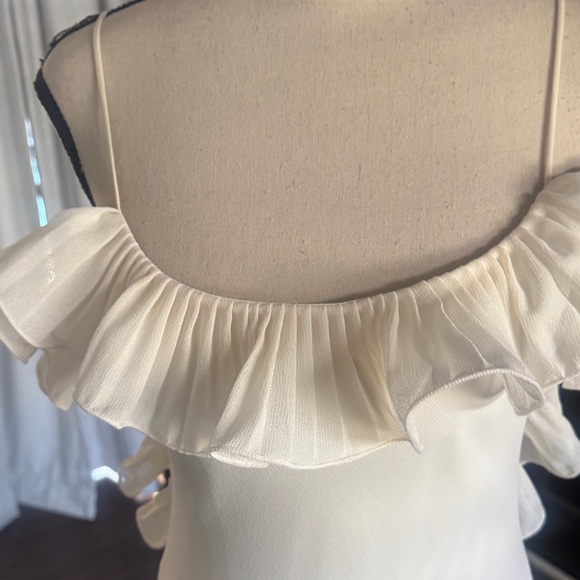 Chic Backless White Ruffled Dress - Picture 5 of 7